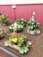 Flower arranging led by Lynne Christmas 2023 - photo 2